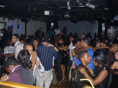 Dimanche 31/12/06 soir�e priv�e sur le bateaux bb antilles avec Cap's fashion (avec dj lerby & dj mikey)