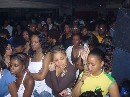 cap's fashion present mika ( linda bo � )