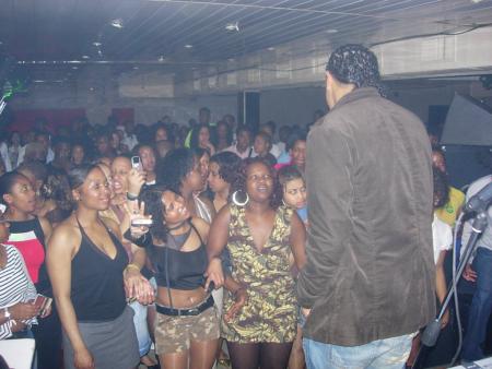 cap's fashion present mika ( linda bo � )