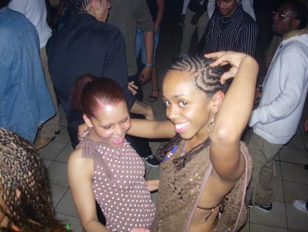 cap's fashion present mika ( linda bo � )