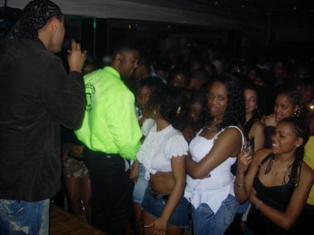 cap's fashion present mika ( linda bo � )