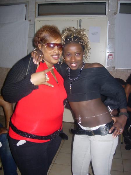 cap's fashion present mika ( linda bo � )