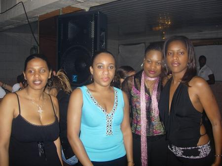 cap's fashion present mika ( linda bo � )